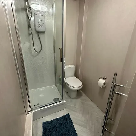 بيت للعطل 5 Bedroom, 2 Bath Leeds Hideaway Haven