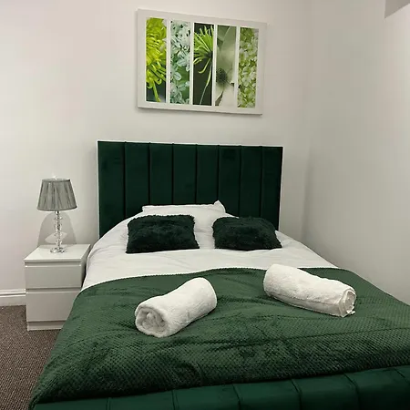 بيت للعطل 5 Bedroom, 2 Bath Leeds Hideaway Haven