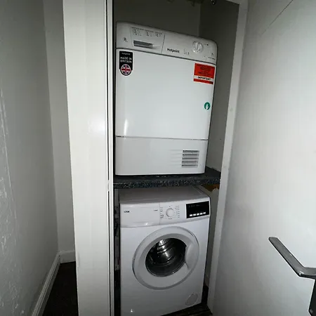 بيت للعطل 5 Bedroom, 2 Bath Leeds Hideaway Haven ليدز